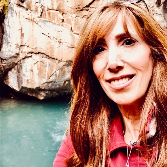 Meet your Posher, Debbie - Picture 8 of 10